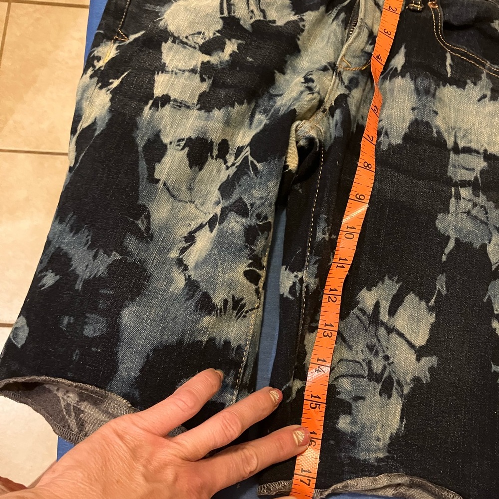 𝅺aeropostale Reverse bleach tie dye Bermuda stretch jean shorts size 4 - Picture 8 of 9